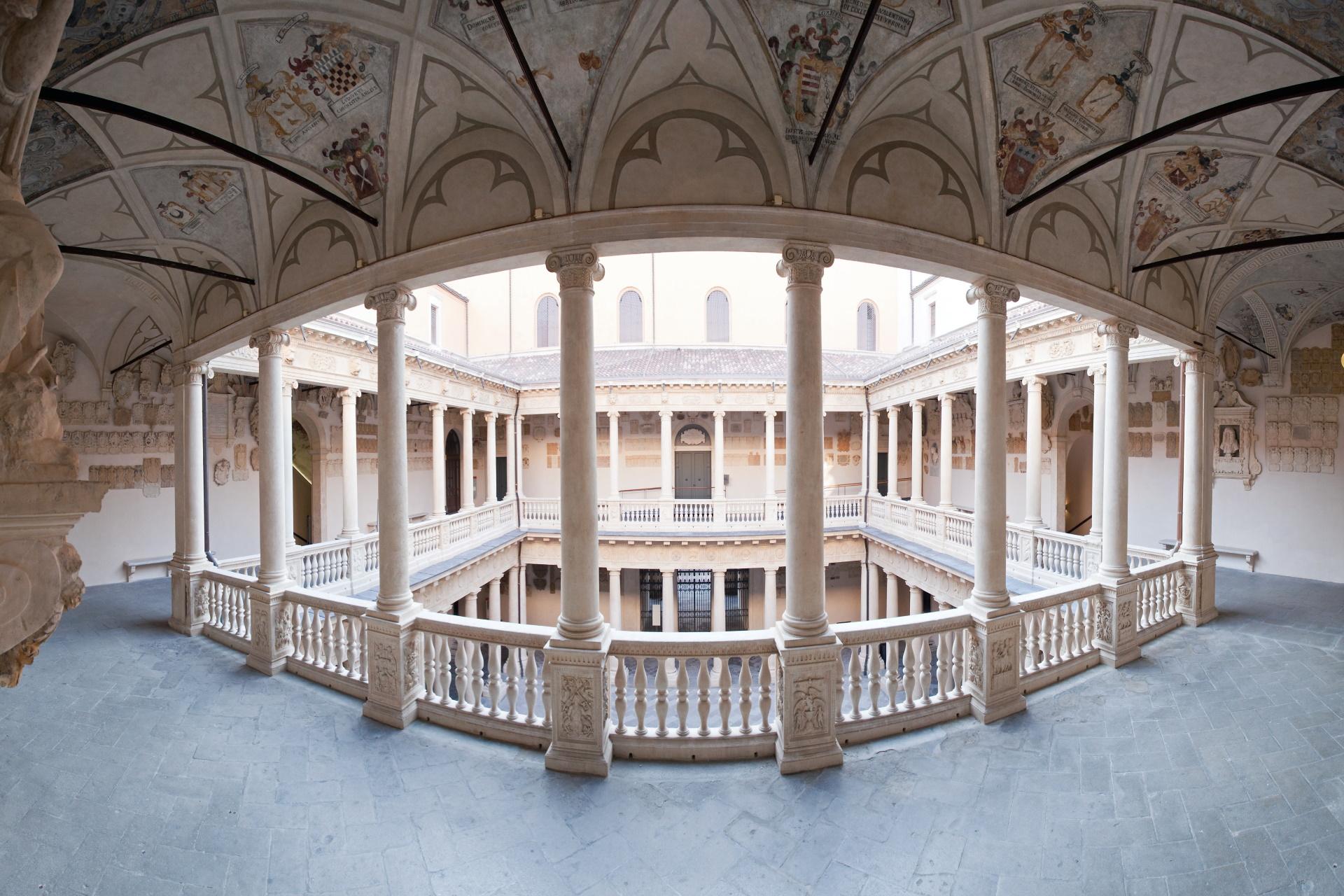 Cortile interno di Palazzo del Bo, sede dell’Ateneo di Padova