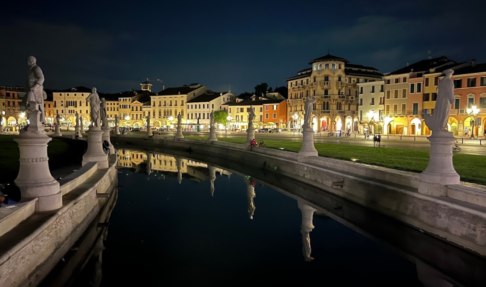 Immagine notturna di Prato della Valle - (c) Elena Rughetto, PD 